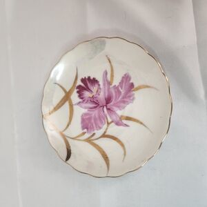 Elegant Floral Porcelain Saucer with Gold Accents